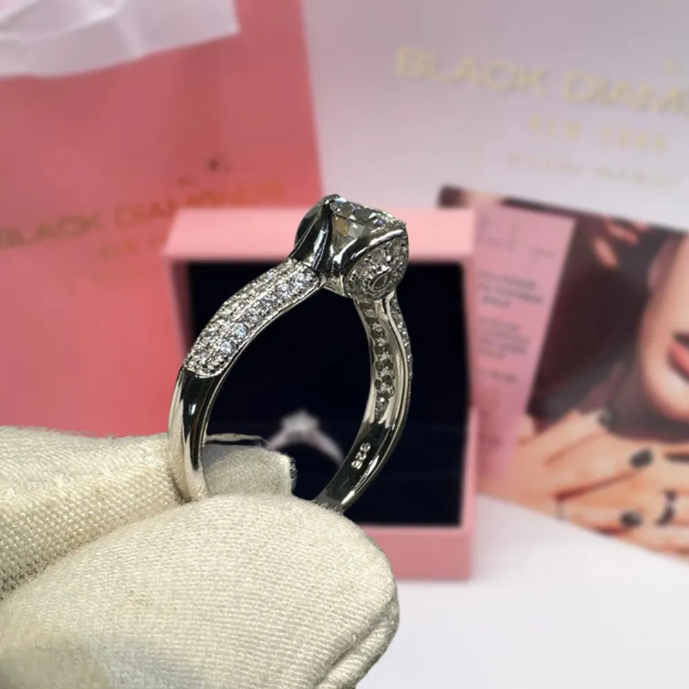 1.0 Ct Round Cut Diamond Engagement Ring