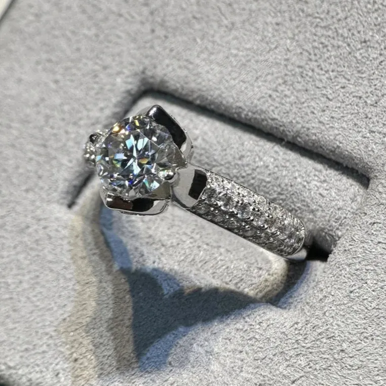 1.0 Ct Round Cut Diamond Engagement Ring