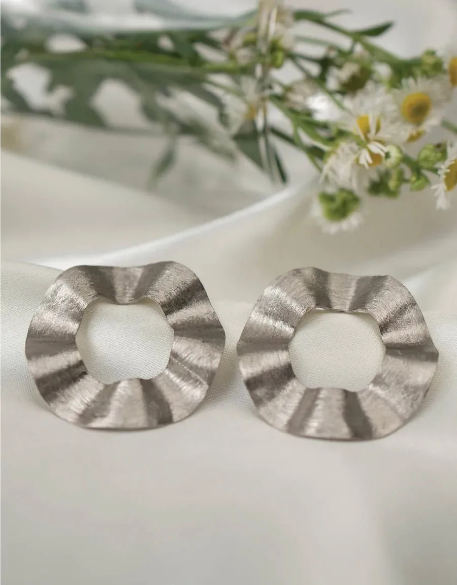 Anse Earrings in Gold & Silver