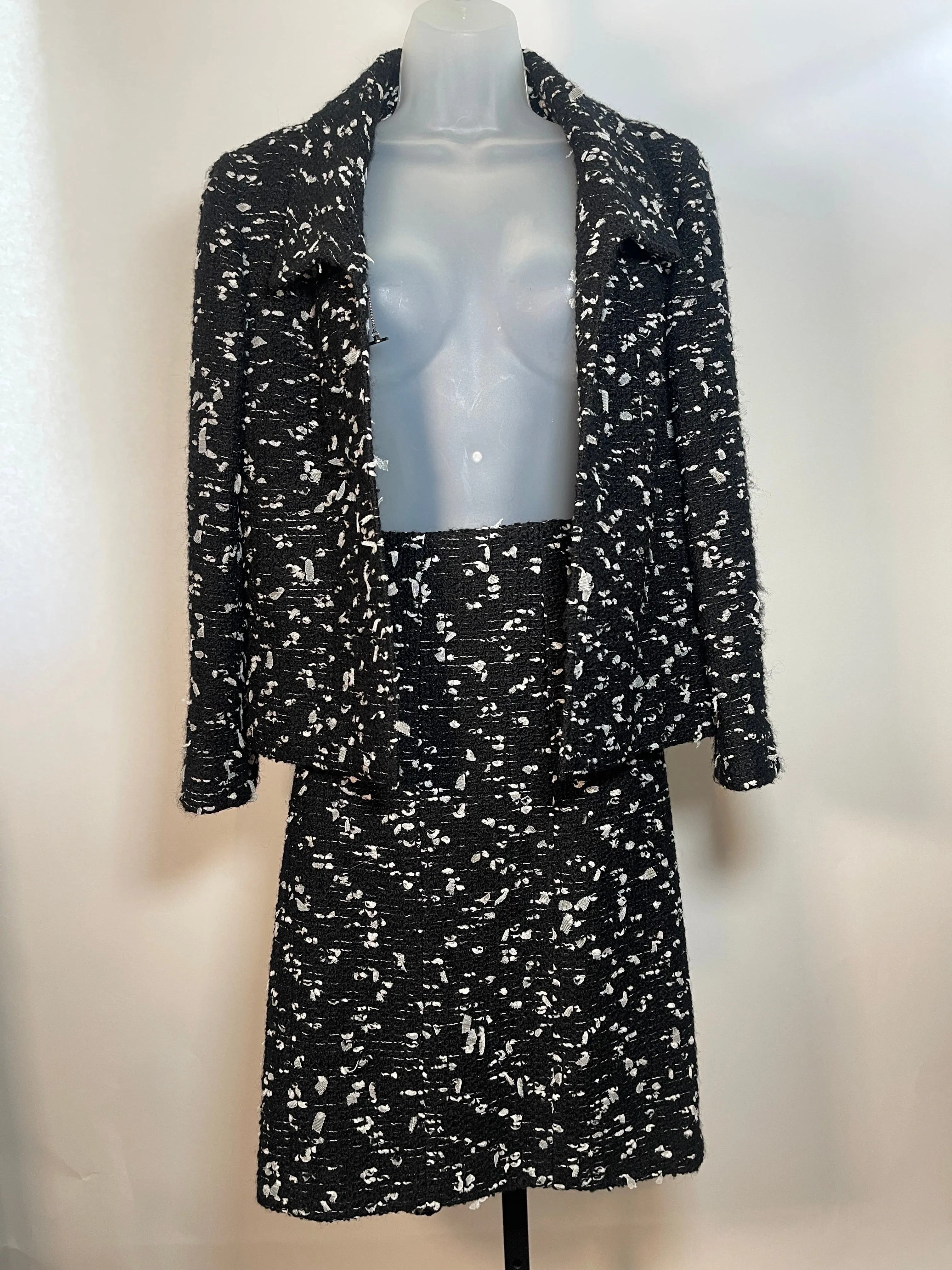 CHANEL SUIT Black & White Nubby Tweed Euro Size 46 2 piece