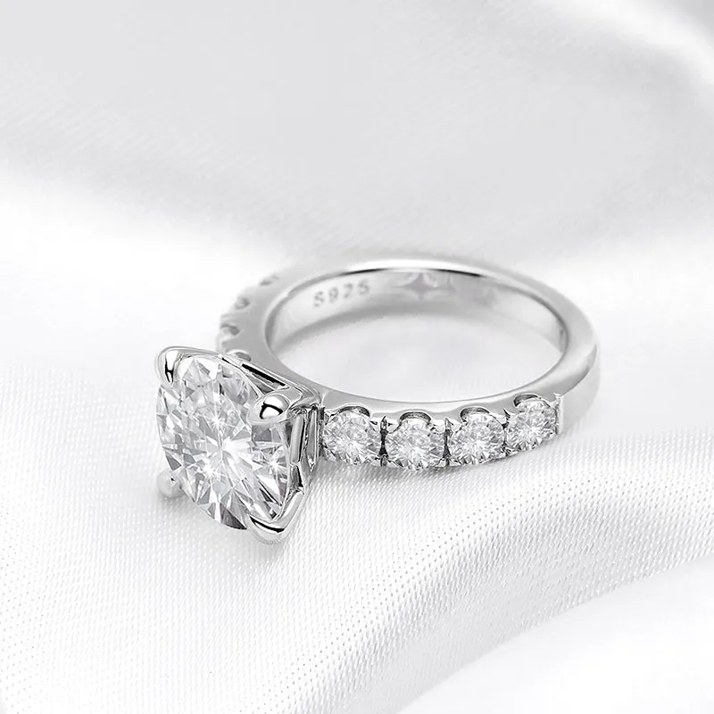 Classic 4.3 Ct Diamond Wedding Ring
