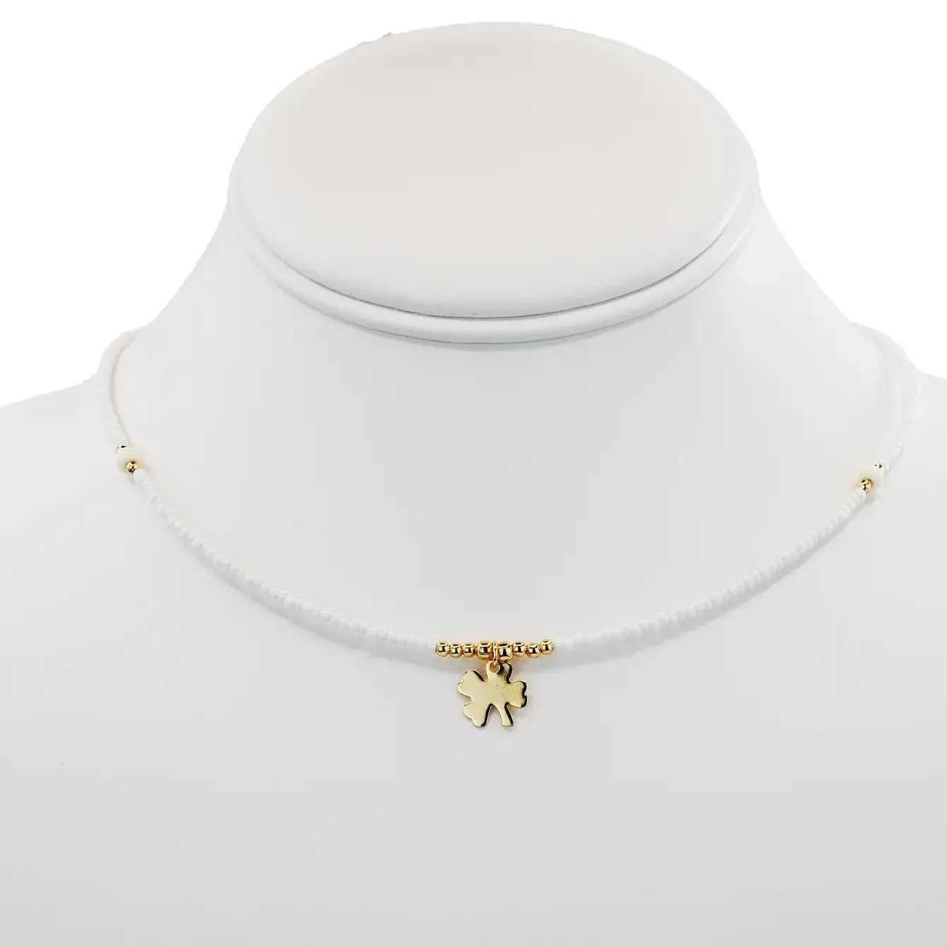 Delicate Clover Pendant Necklace: Symbol of Luck and Elegant