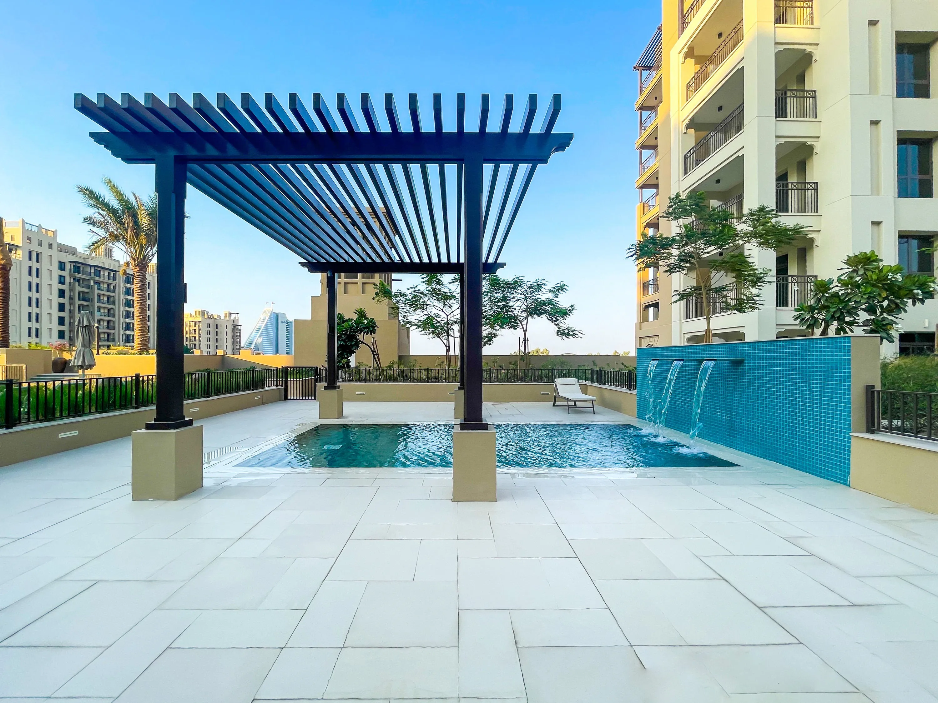Exclusive Seaview 3BR Roof Terrace Apt with Scenic Views of Burj alArab