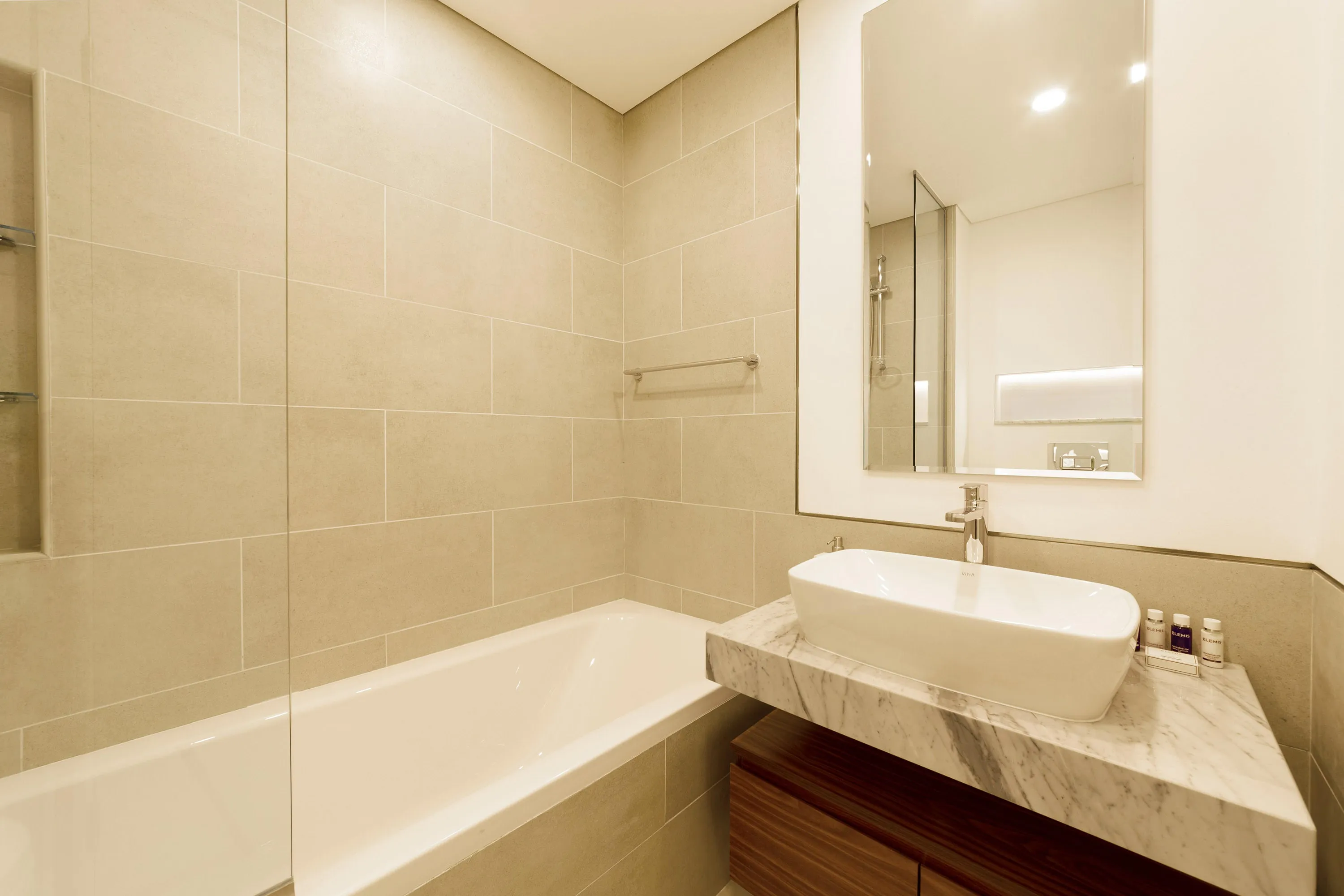 Exclusive Seaview 3BR Roof Terrace Apt with Scenic Views of Burj alArab
