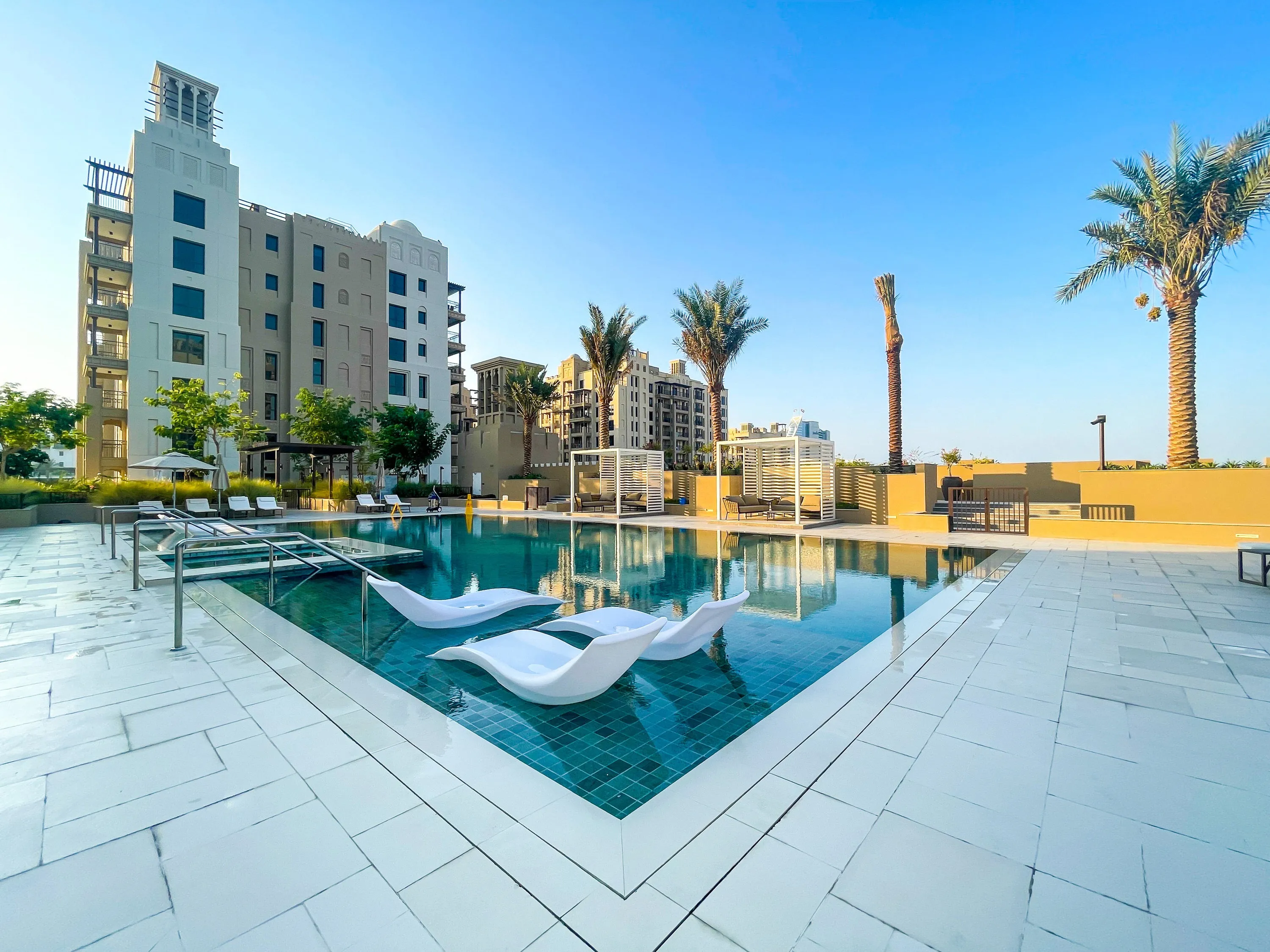 Exclusive Seaview 3BR Roof Terrace Apt with Scenic Views of Burj alArab