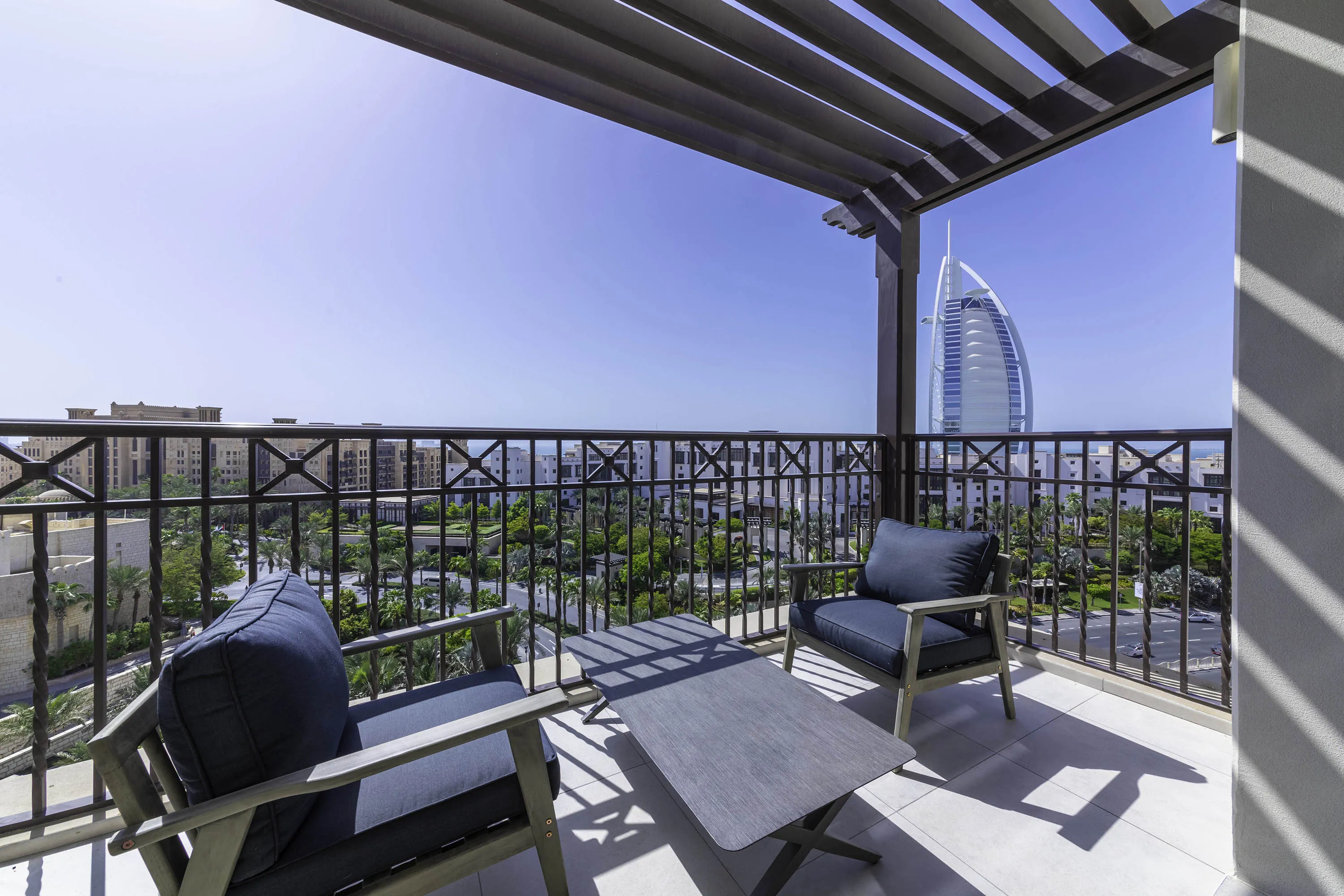 Exclusive Seaview 3BR Roof Terrace Apt with Scenic Views of Burj alArab