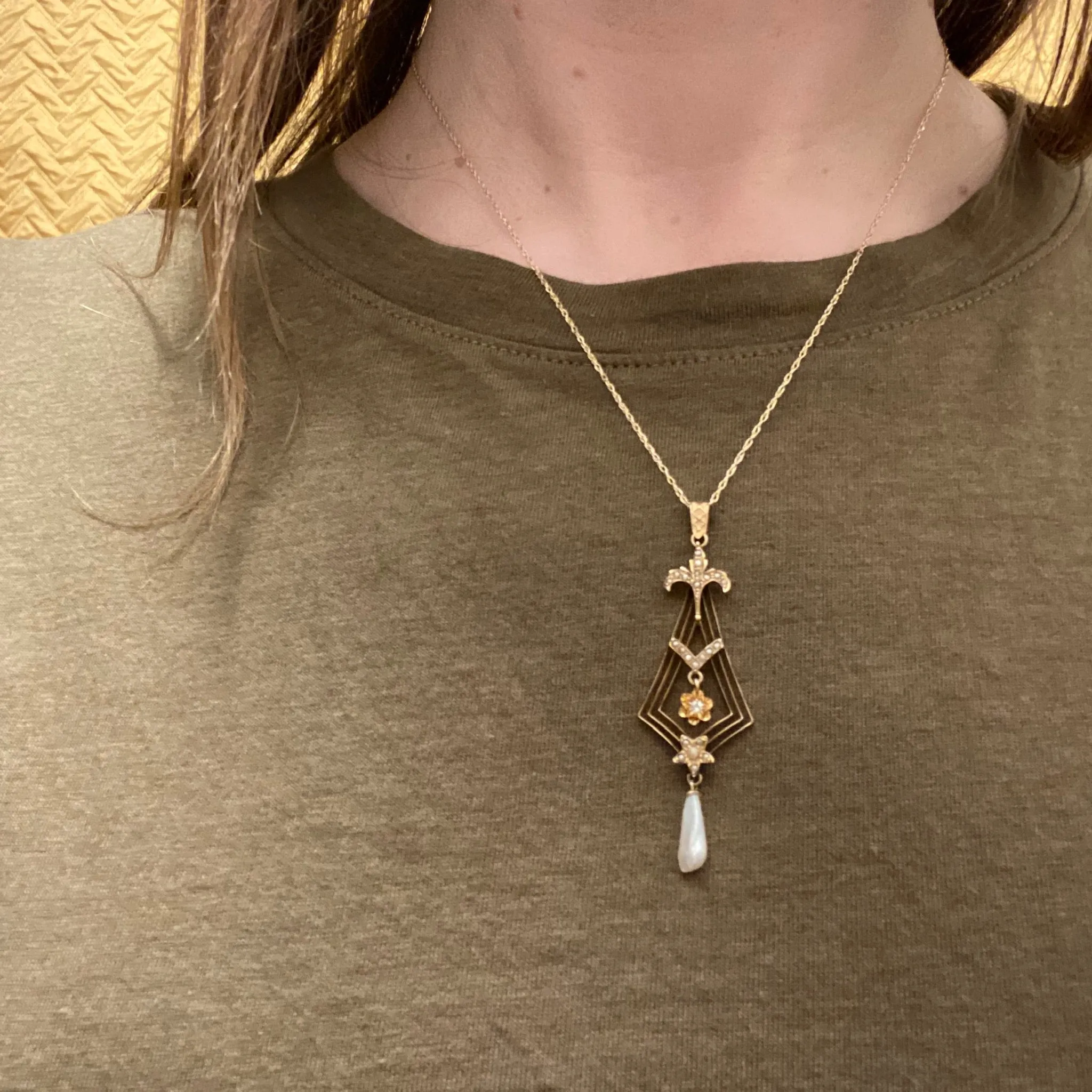 Exquisite Pearl and Diamond Lavalier Pendant
