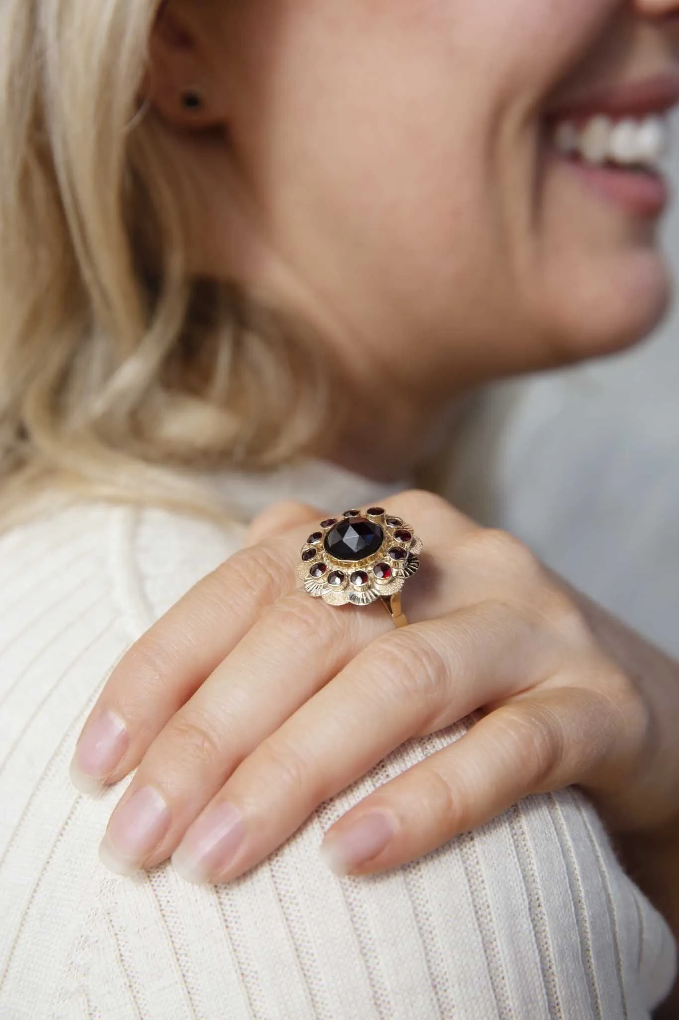 Lauren 1980s Garnet Starburst Ring 14ct Gold