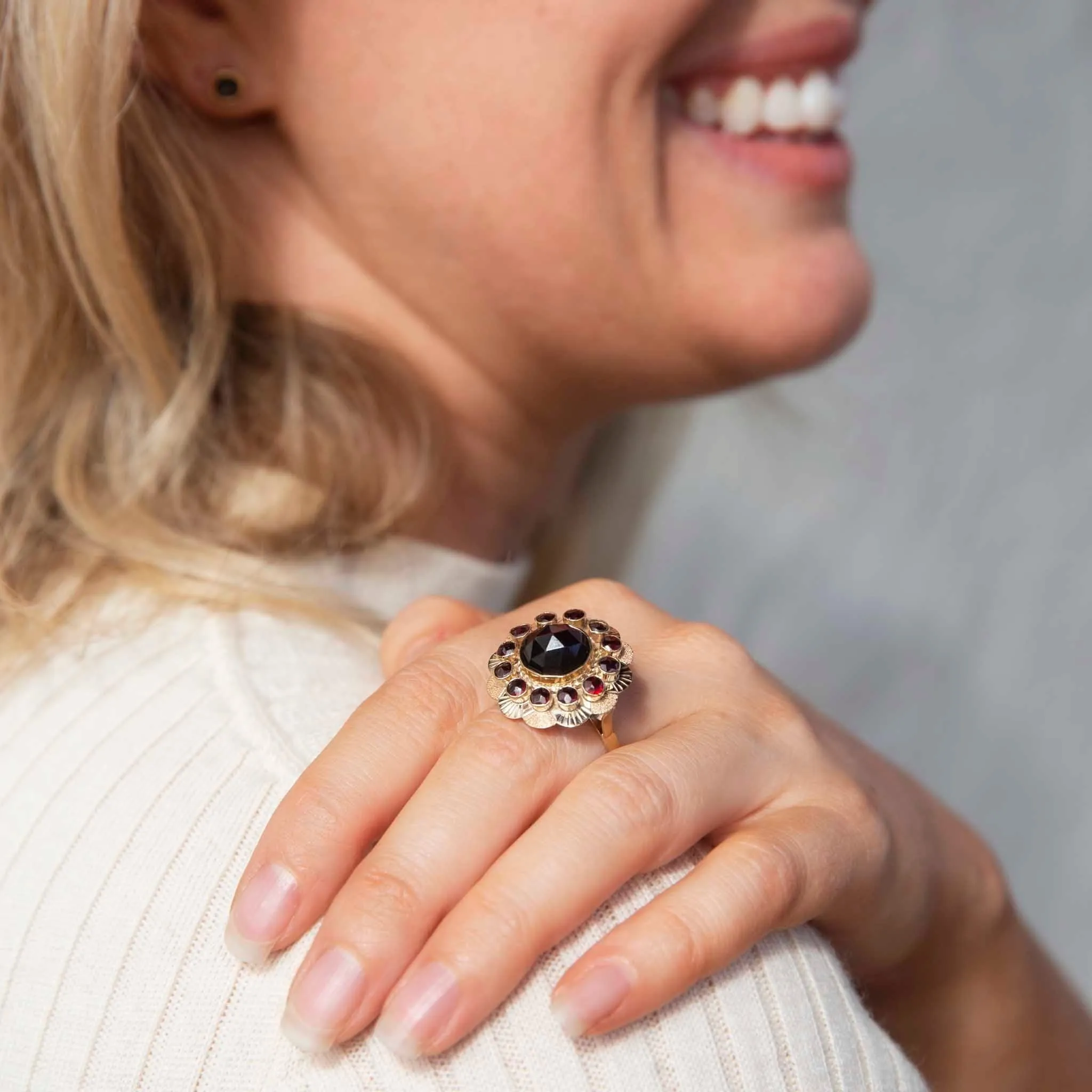 Lauren 1980s Garnet Starburst Ring 14ct Gold