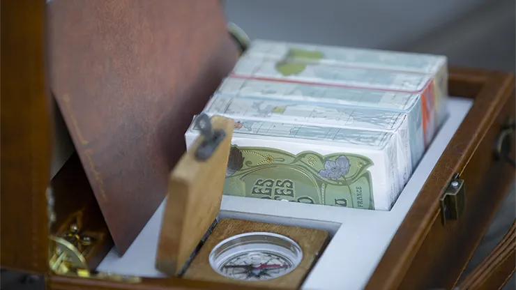 Limited World Tour: Deluxe Set (5 Decks, Compass and Case)
