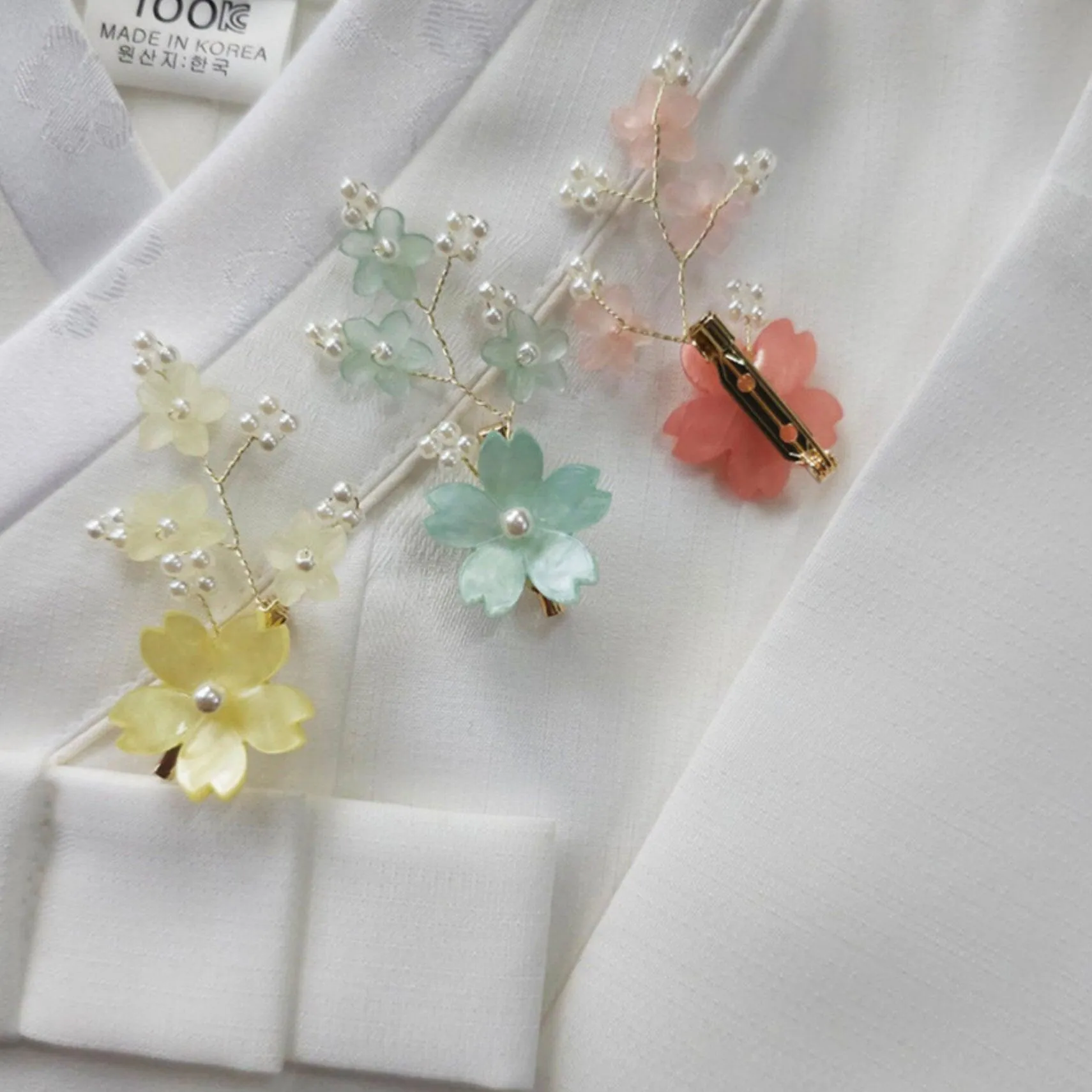 Lustrous Floral Brooch