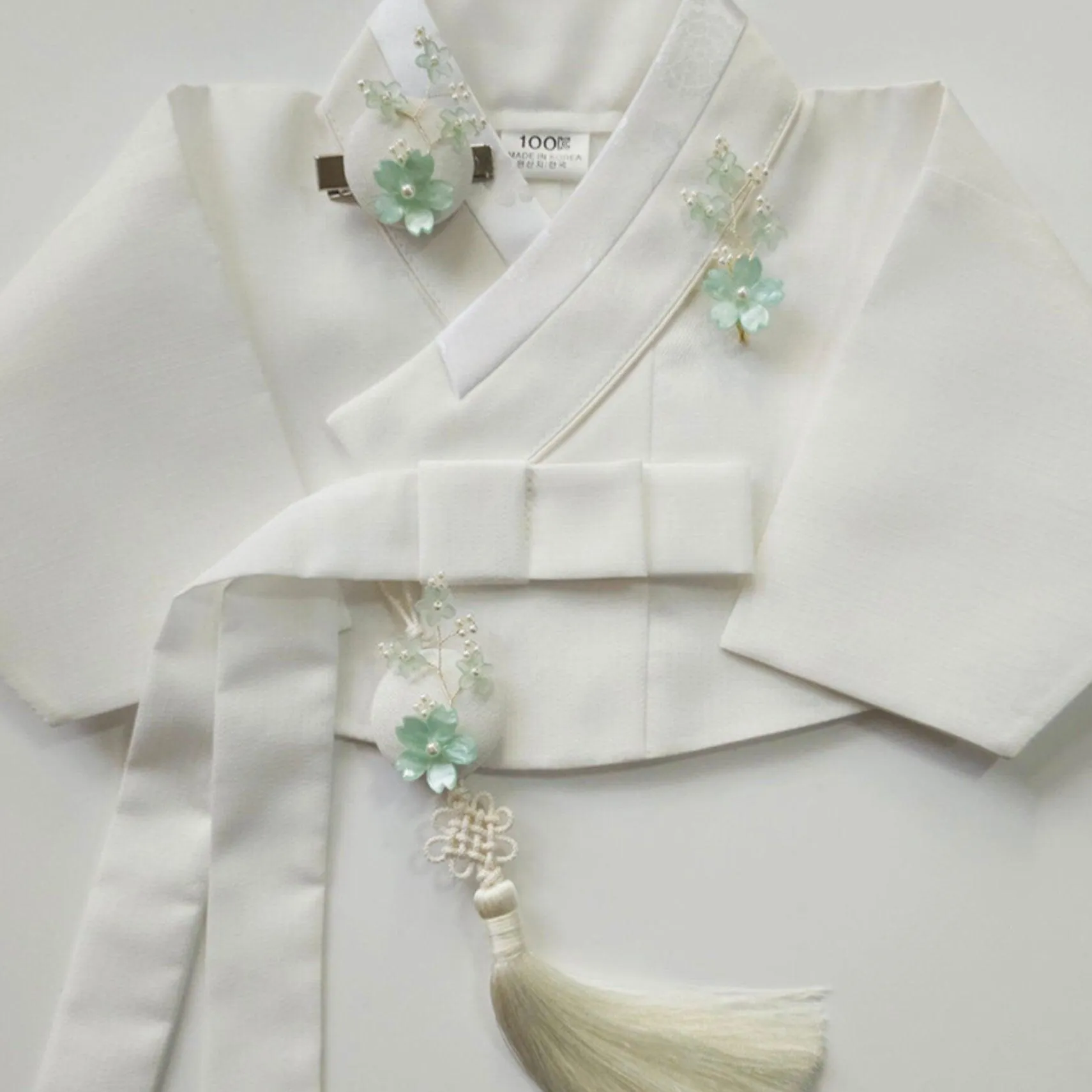 Lustrous Floral Brooch
