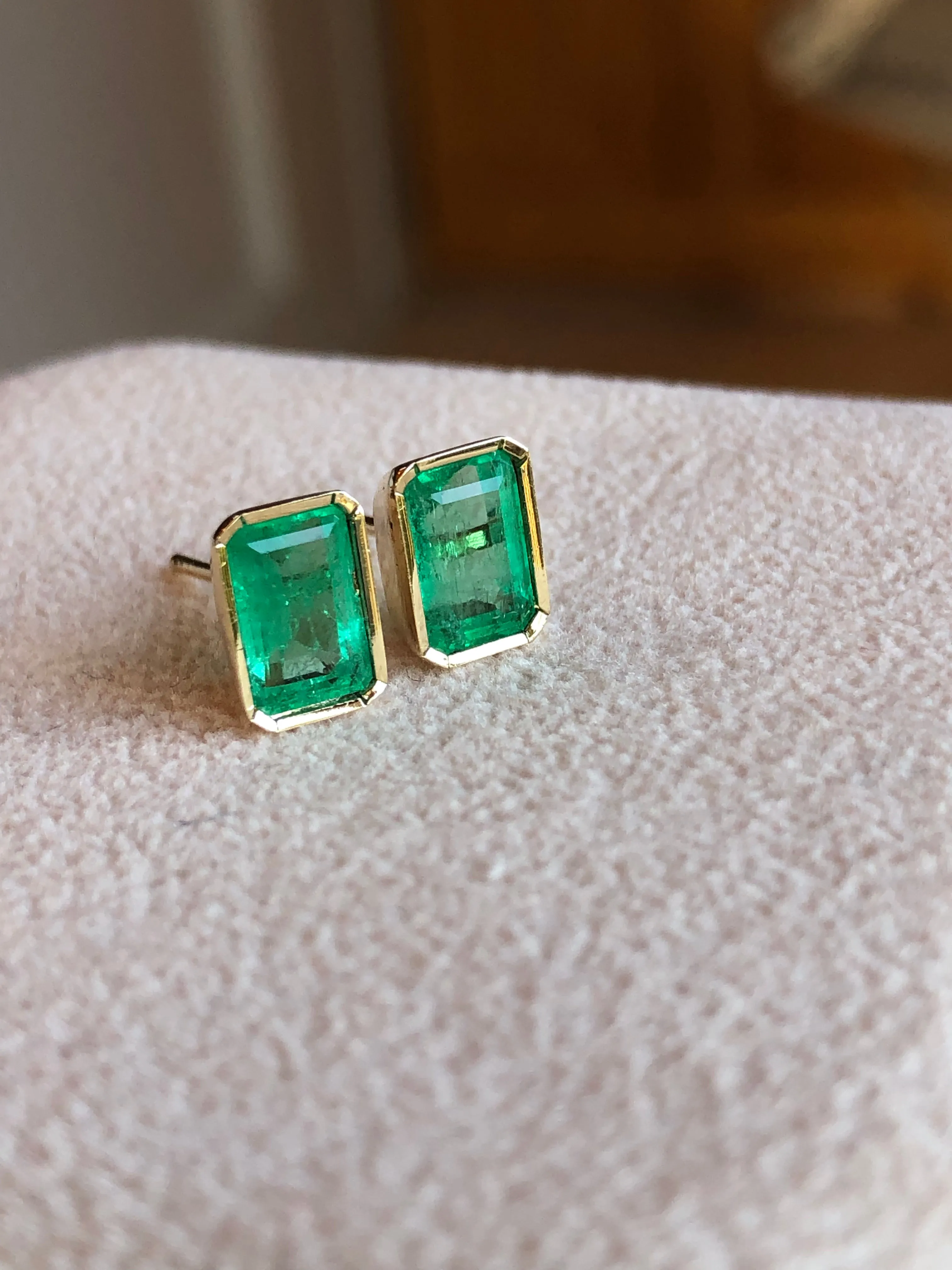 Natural Emerald Stud Earrings 18 Karat Yellow Gold