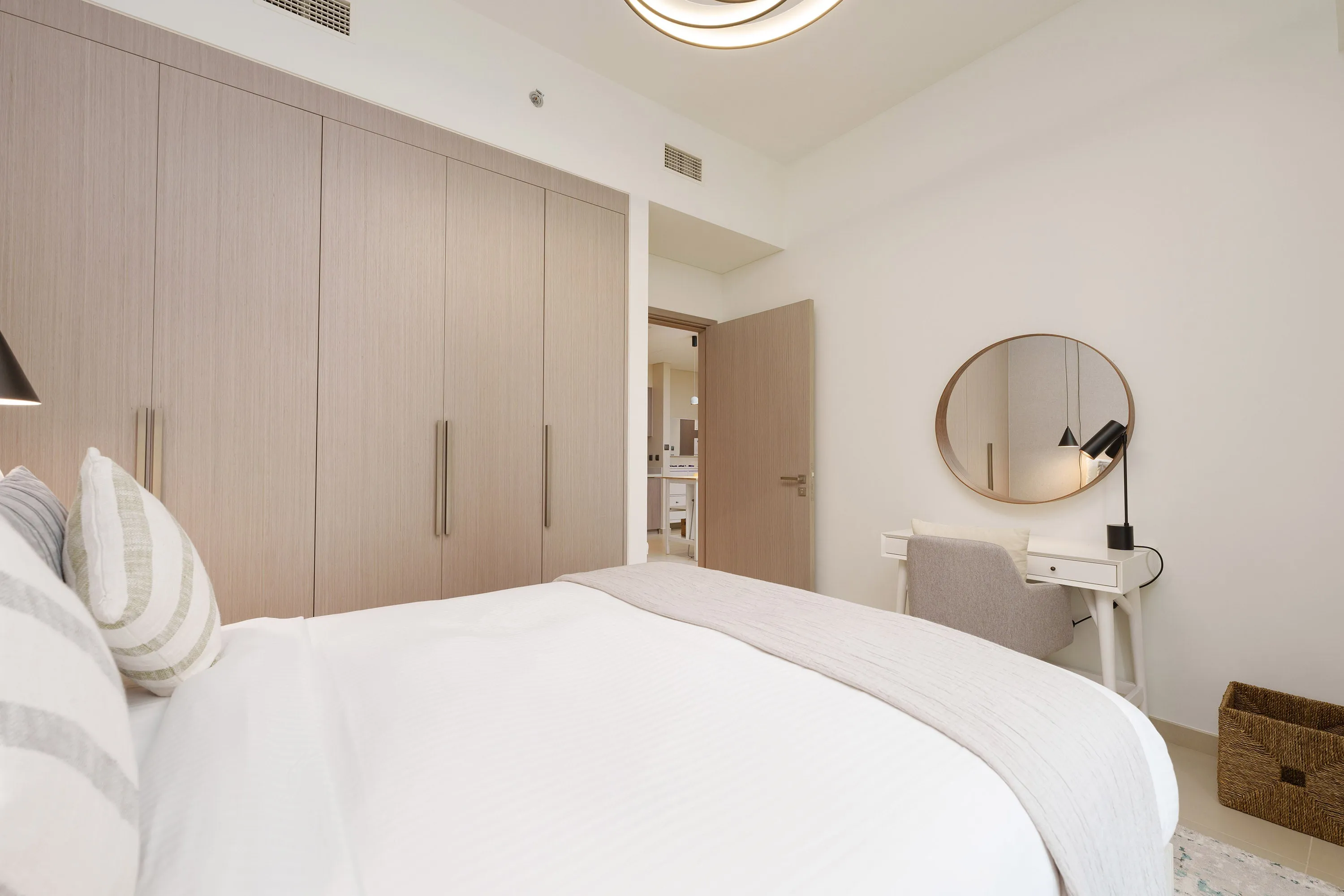 Posh & Arty Apt w/ Direct Burj Khalifa & Fountains Views