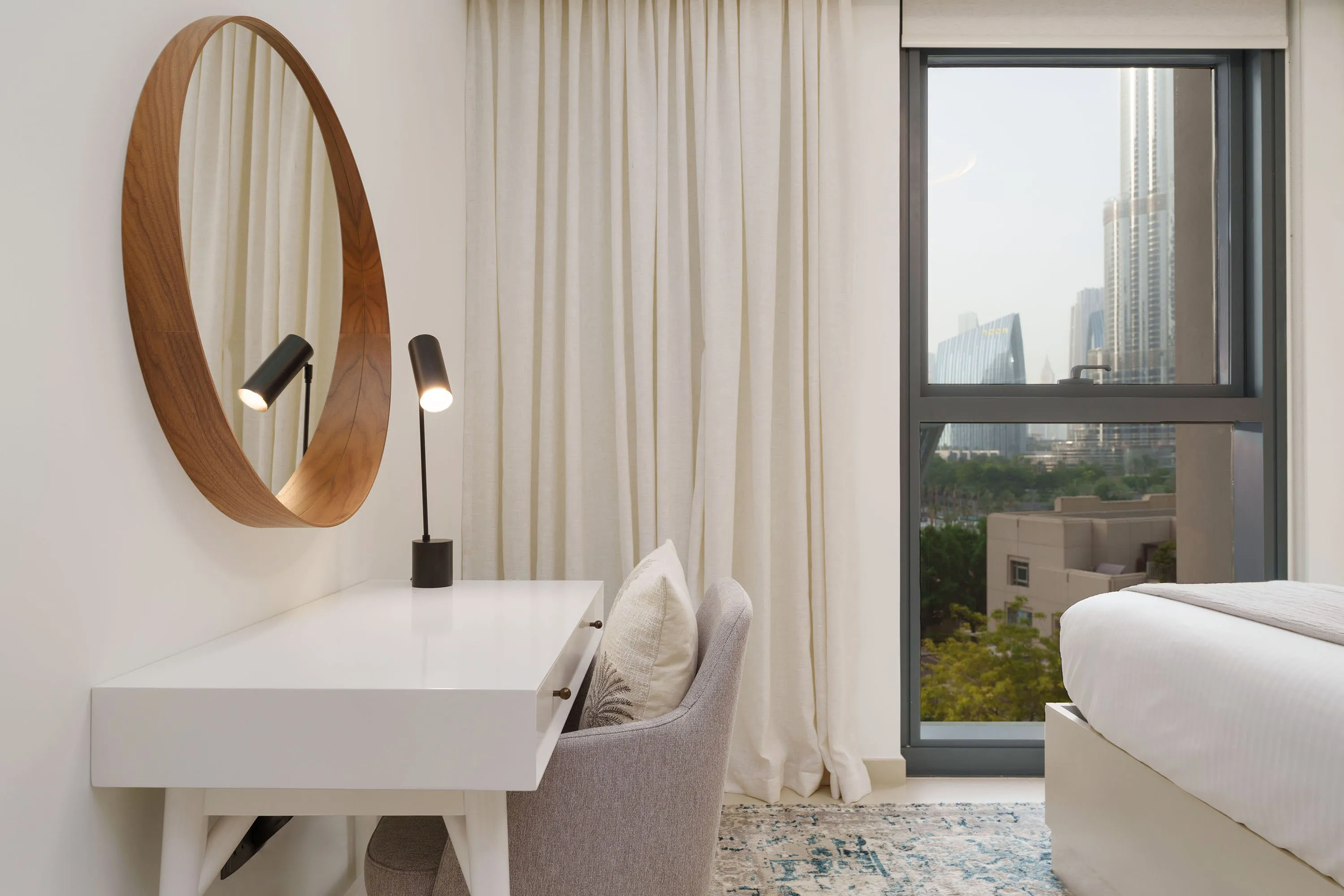 Posh & Arty Apt w/ Direct Burj Khalifa & Fountains Views