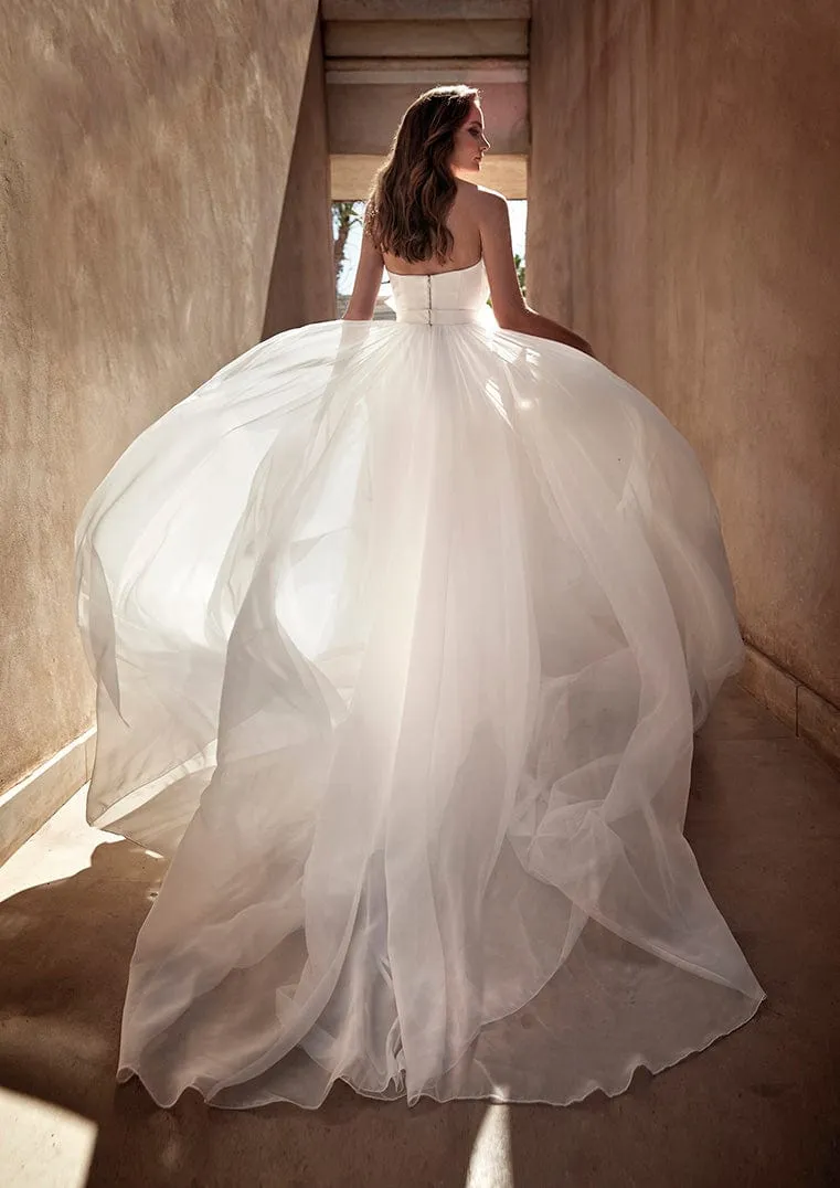 Pronovias: Katrina