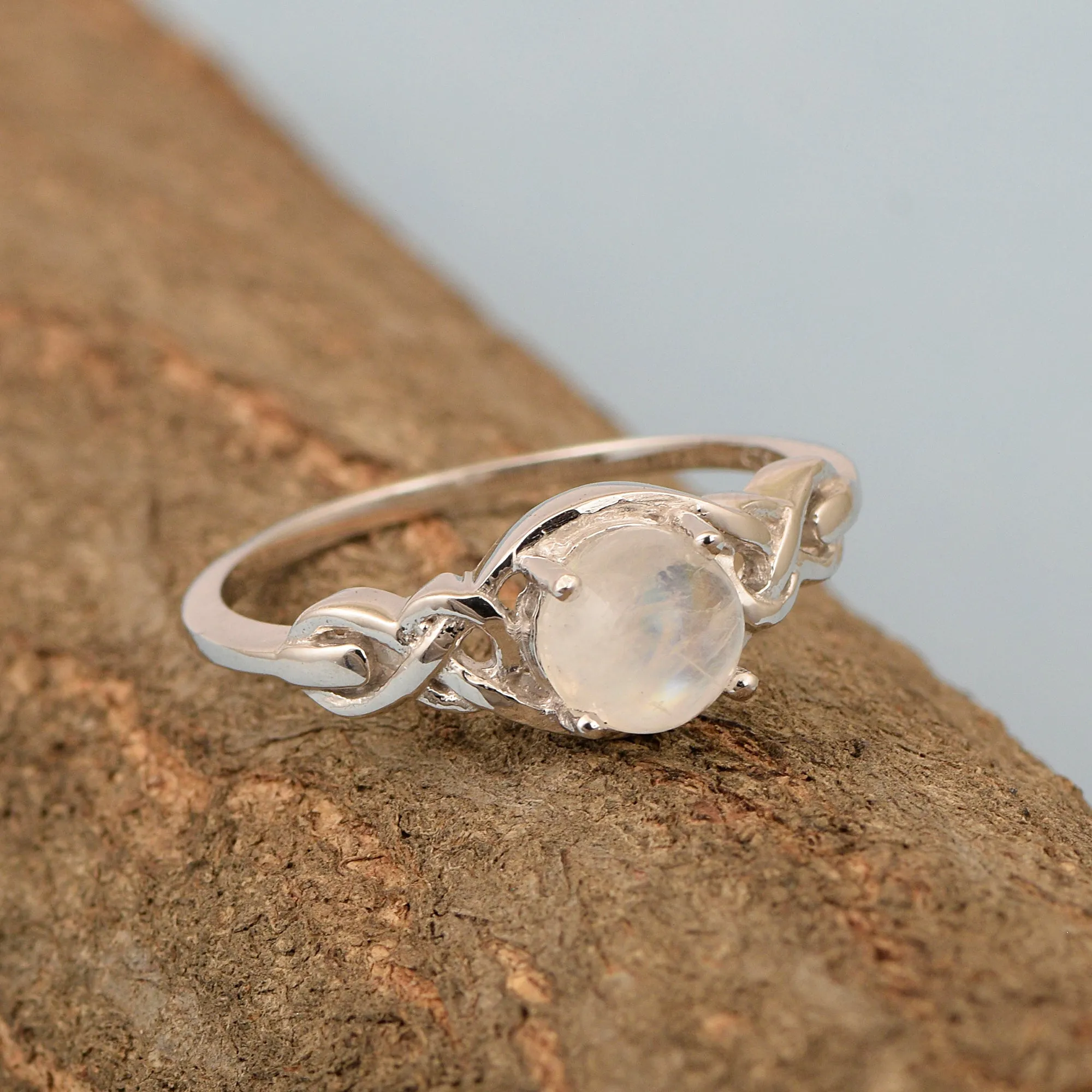 Stylish 925 Sterling Silver Round 6MM Moonstone Women Love Wedding Ring