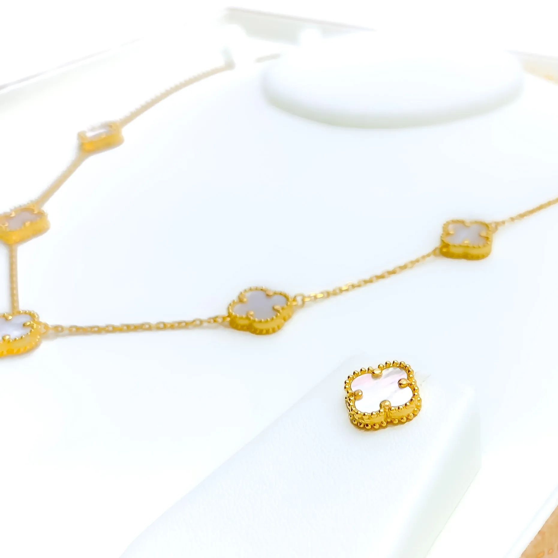 Stylish Sparkling 21k Gold Clover Necklace Set