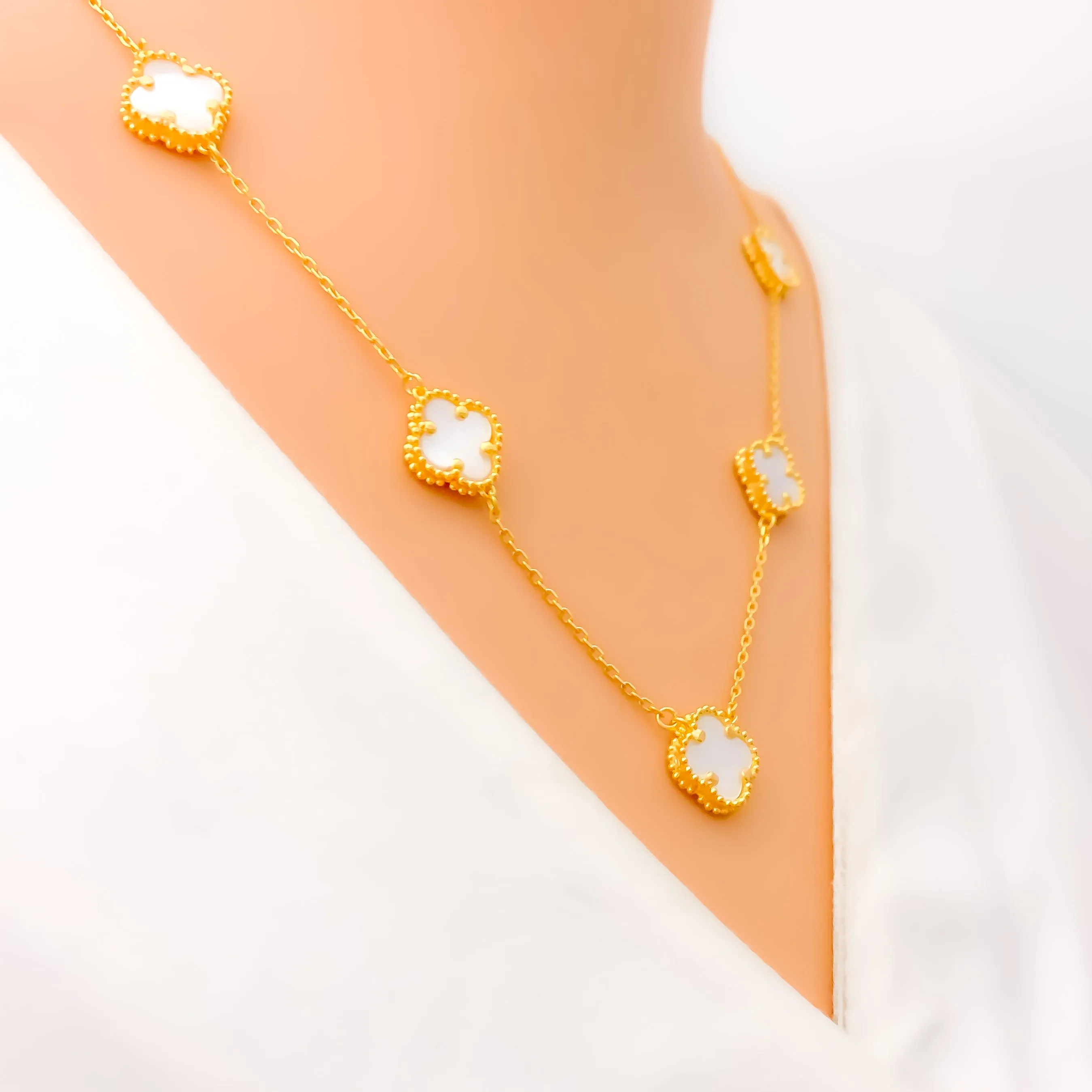 Stylish Sparkling 21k Gold Clover Necklace Set