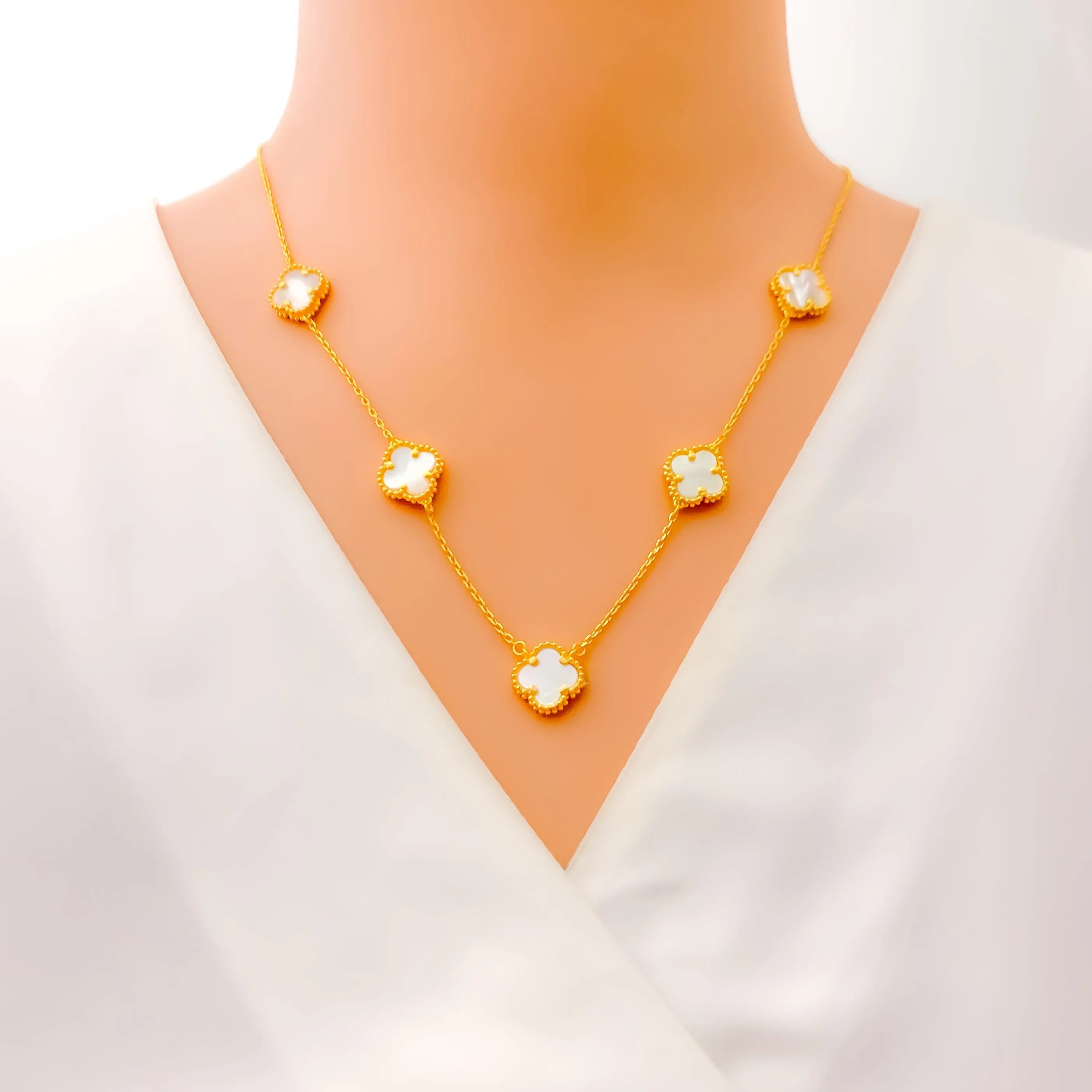 Stylish Sparkling 21k Gold Clover Necklace Set