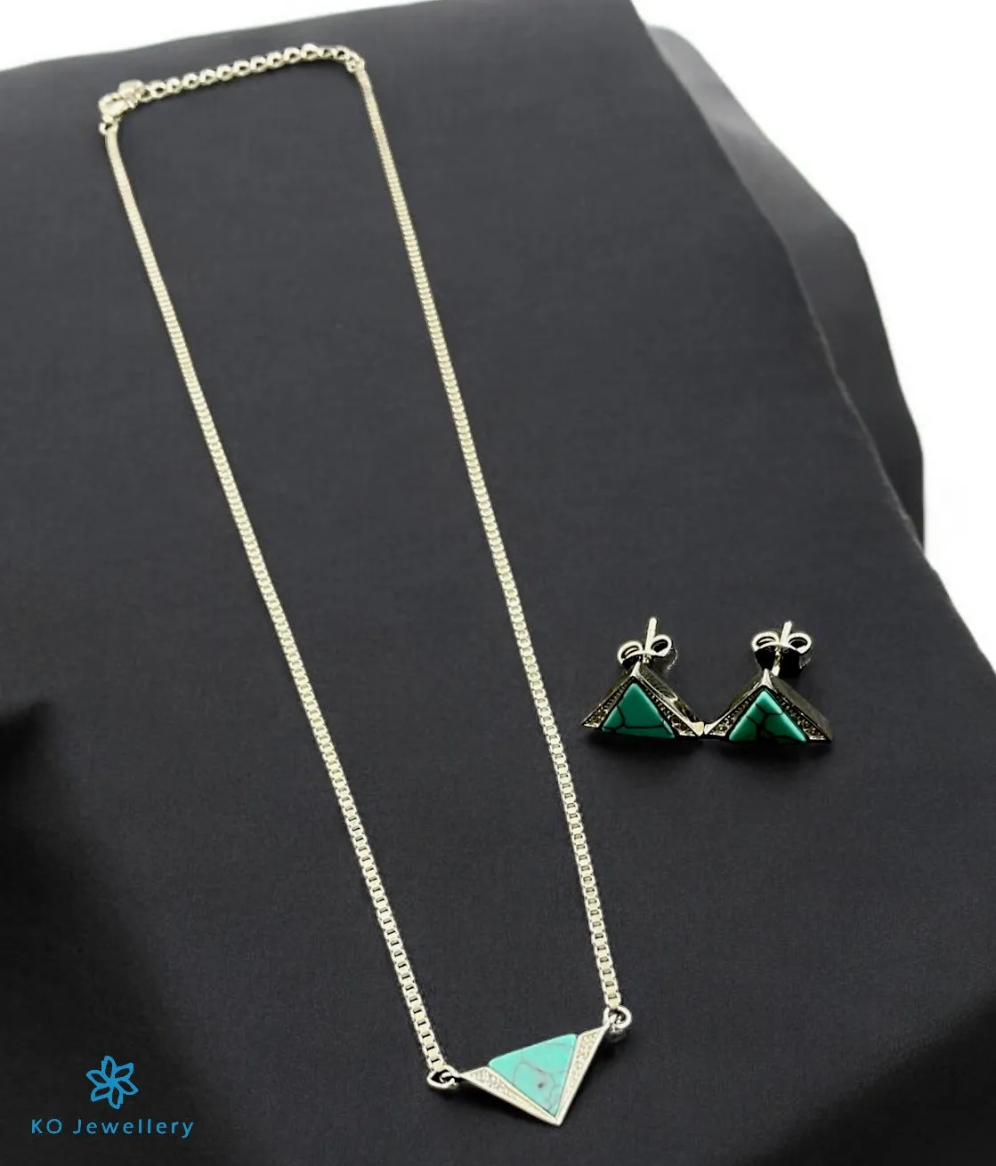 The Layana Sparkle Silver Necklace & Earrings (Turquoise)