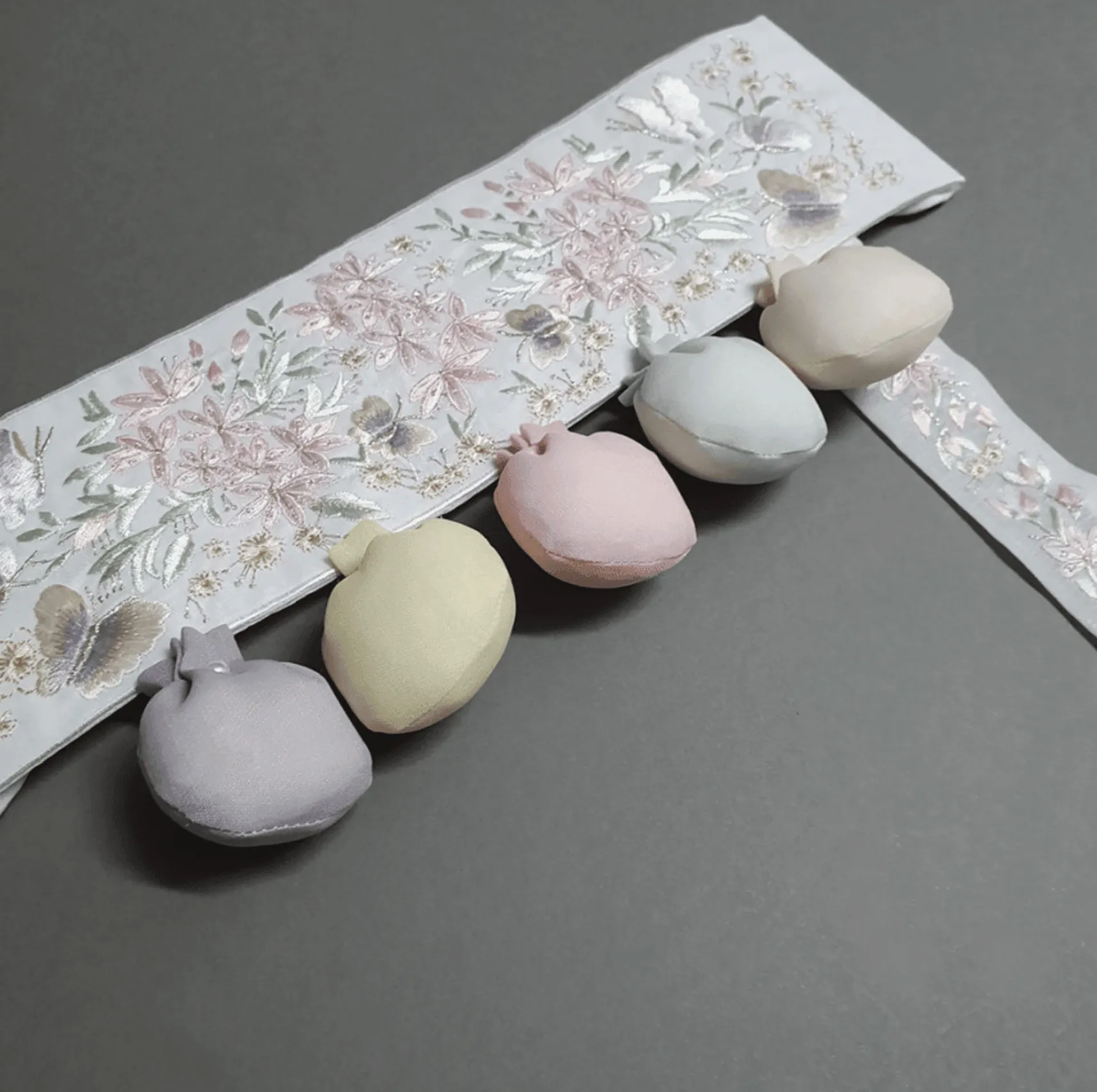 White Embroidery Bell Ribbon Belt