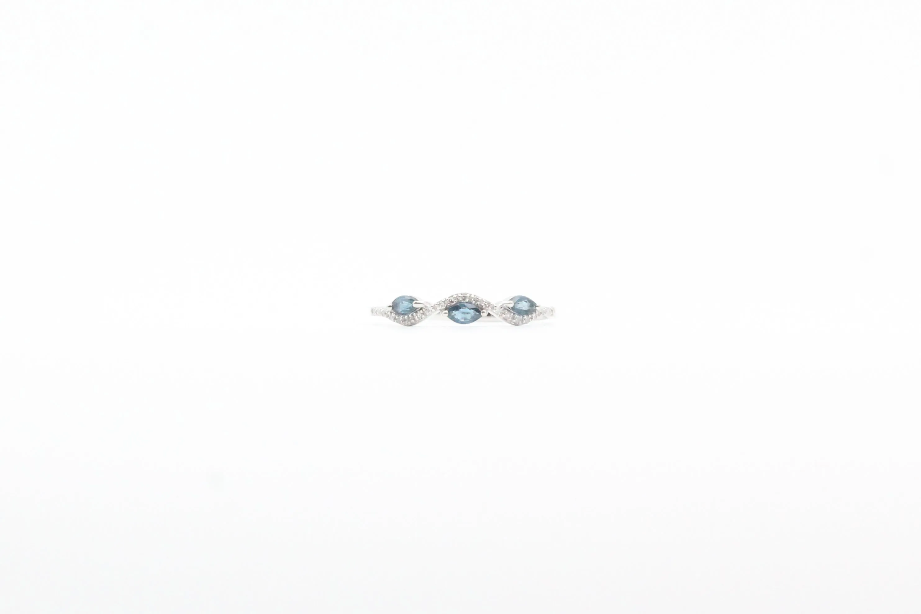 White Gold Sapphire Wavy Ring